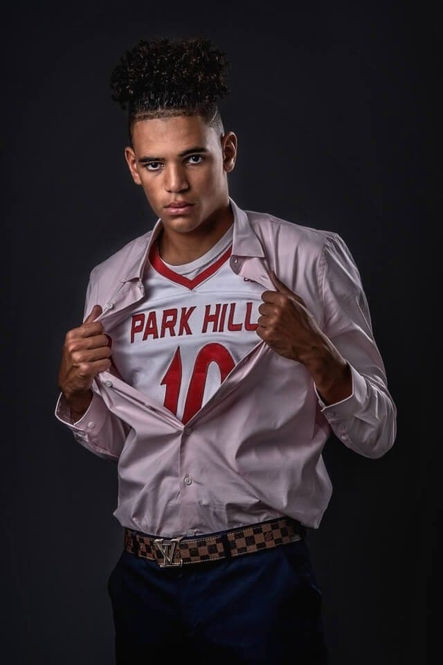 Senior portrait gallery image in York PA